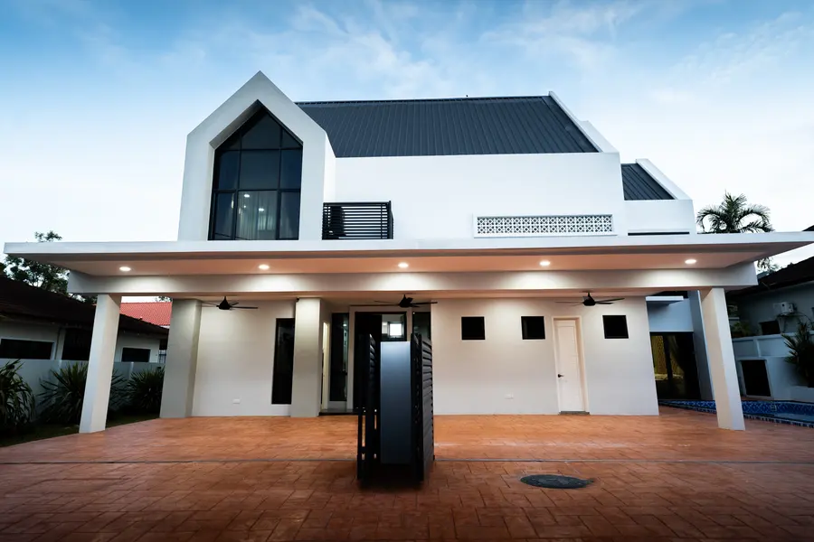 DMZ Holdings Bungalow — Real Estate, image 3 of 15