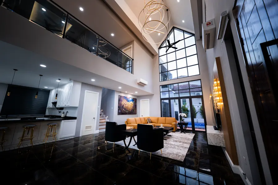 DMZ Holdings Bungalow — Real Estate, image 4 of 15