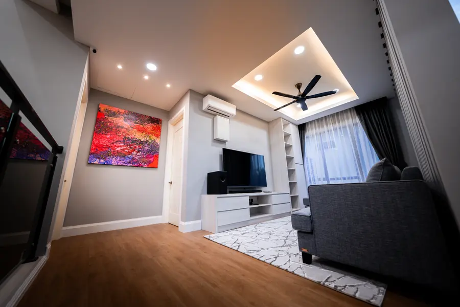 DMZ Holdings Bungalow — Real Estate, image 5 of 15