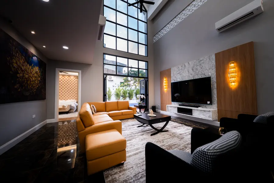 DMZ Holdings Bungalow — Real Estate, image 6 of 15