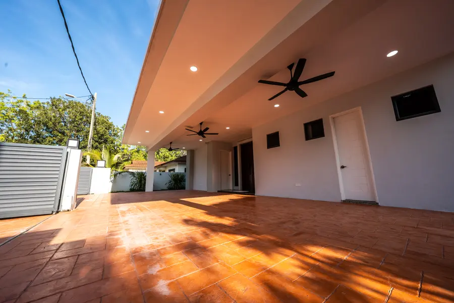 DMZ Holdings Bungalow — Real Estate, image 8 of 15